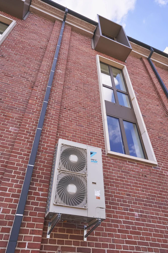 Allerufer 8 Verden – Fassade mit Klimagerät