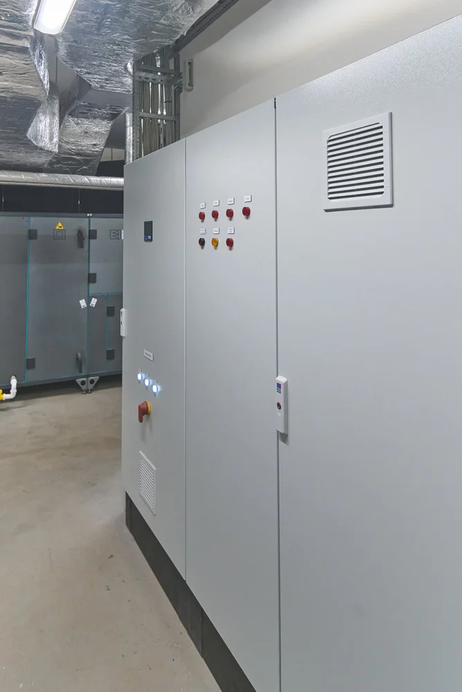 FTZ Sport Oldenburg – Schaltschrank im Technikraum