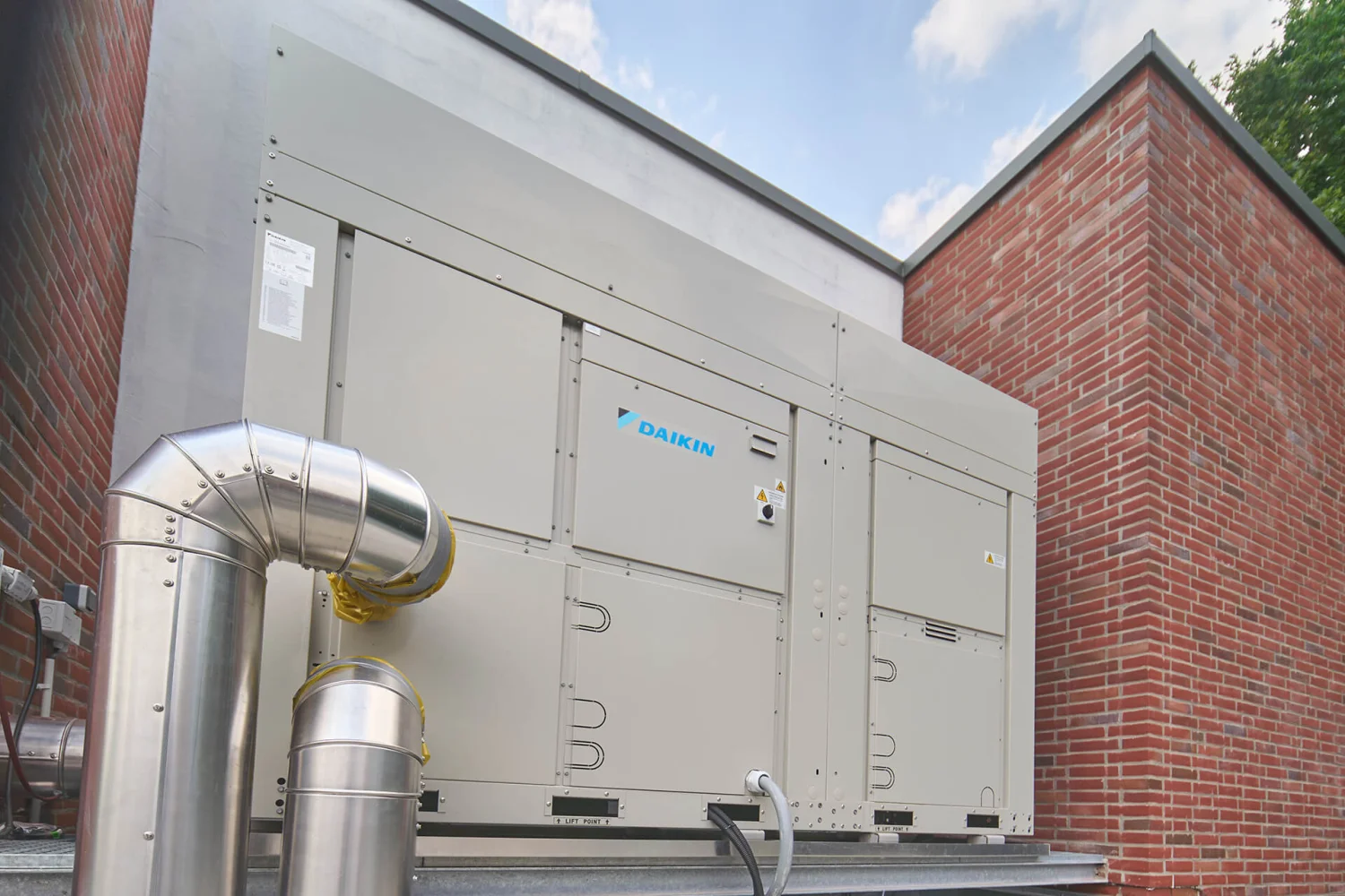 FTZ Sport Oldenburg – Anschlussleitungen der Wärmepumpe
