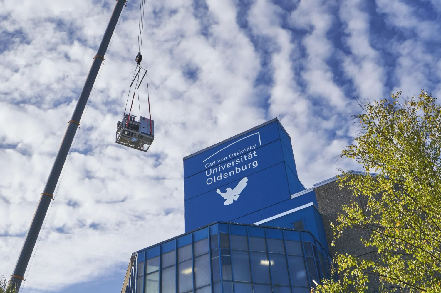 Rechenzentrum Universität Oldenburg – Kranhub eines Technikaggregats